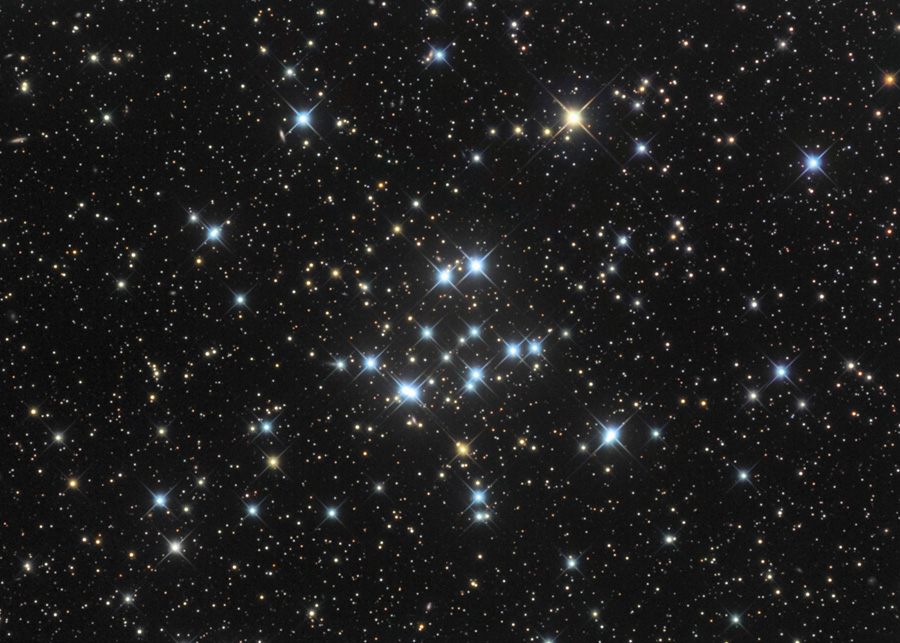 Das Bild ist mit vielen kleinen und großen Sternen gefüllt, die größeren Sterne schimmern bläulich und haben Zacken.
