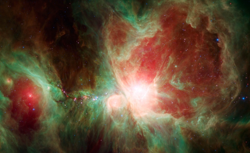 Der Orionnebel ist in roten und grünen Farben dargestellt und sieht etwas ungewöhnlich aus.