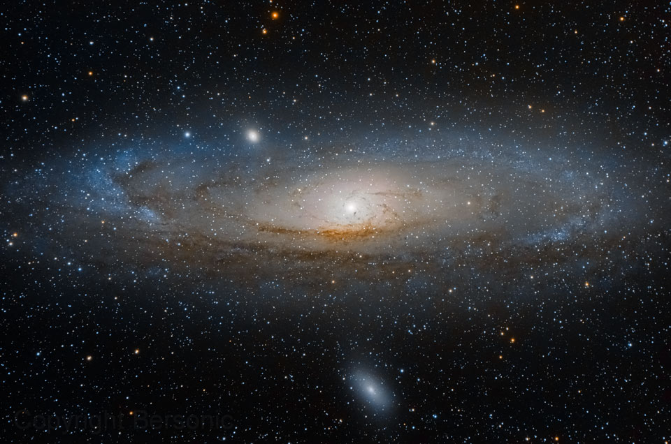 Das Bild zeigt die prachtvolle Andromedagalaxie M31 mit ihrer kleinen Begleiterin M32.