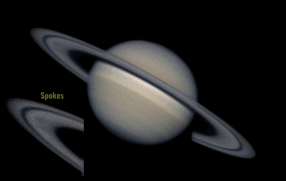 Auf Saturns Ringen wandern Schatten vor und zurück, die es so eigentlich nicht geben dürfte. Wir sehen die Ringe seitlich, die Cassini-Teilung ist ein markanter Spalt.
