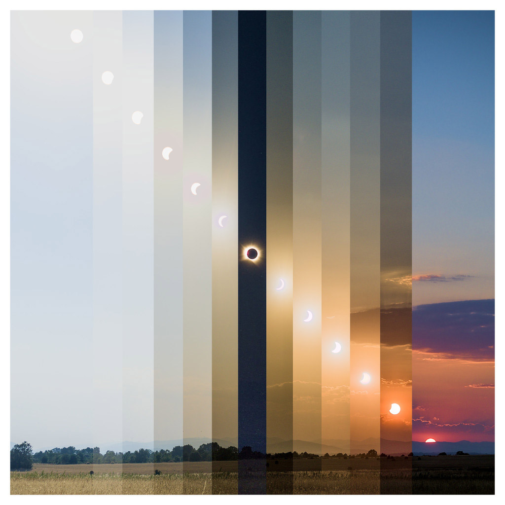 Das Bild ist aus vielen Streifen zusammengesetzt. In jedem Streifen ist die Sonne während einer anderen Phase der Finsternis zu sehen. Der Streifen in der Mitte, der die Totalität zeigt, ist dunkel. Nachrechts hin geht die Sonne unter, daher werden die Streifen dort zunehmend dunkler und rötlicher.